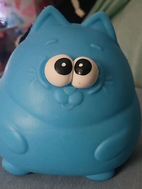 Blue Cat Squeak Toy for Cats - Playful Pet Toy